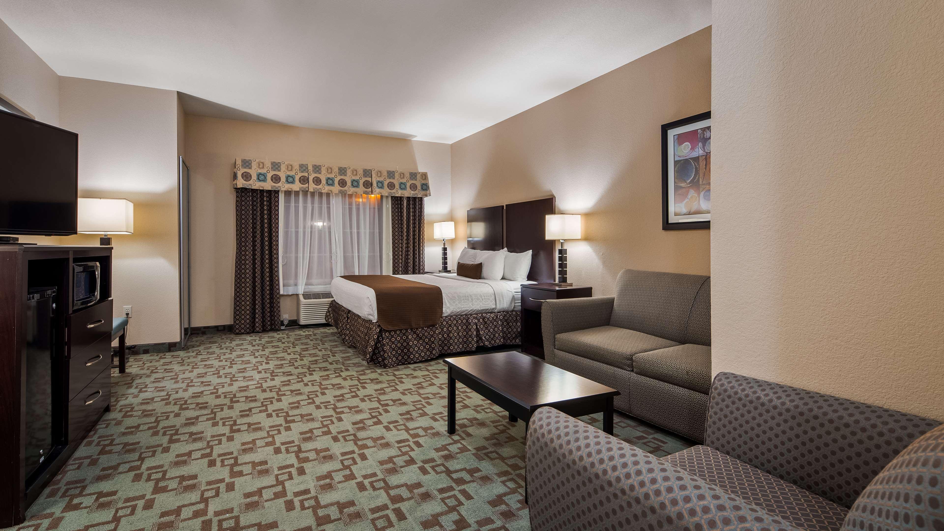 Best Western Plus Eastgate Inn & Suites Wichita Exterior photo